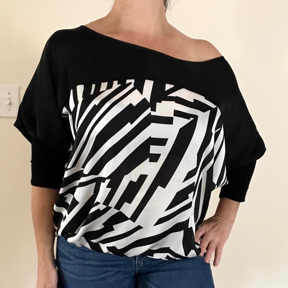 Bebe Black and White‎ Dolman Sleeve Abstract Blouse Small Oversized Boxy